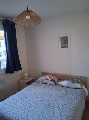 Room - Lovely, well-appointed F2 (Cusset)