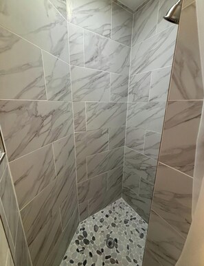 Hair dryer, towels, soap, toilet paper - Cozy 1-bedroom bungalow in serene Indian Shores with AC just steps to the beach (Indian Shores)