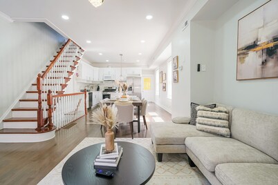 Spacious 3BR/3BA - Sleeps 7 - 10 Min to Stadium