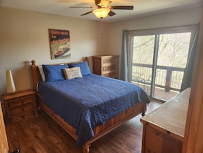 Room - High Dive Cabana a Serene 3-bedroom home in charming Shell Knob. Great location (Shell Knob)