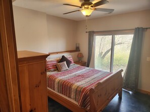 Room - High Dive Cabana a Serene 3-bedroom home in charming Shell Knob. Great location (Shell Knob)