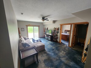 Smart TV - High Dive Cabana a Serene 3-bedroom home in charming Shell Knob. Great location (Shell Knob)