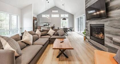 Le Pin with Private Spa & Billiards, Carling Lake & Kayak