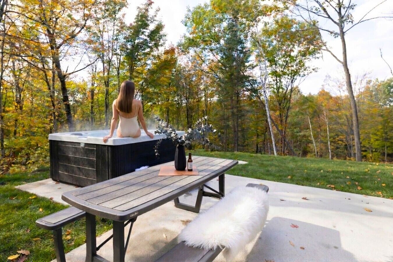 Outdoor spa tub