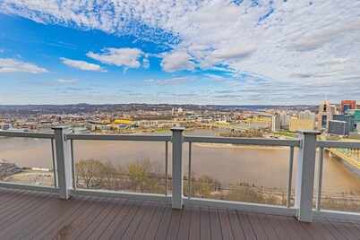 Luxury Living | Skyline Views | Grandview Retreat