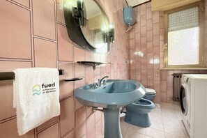 Ducha, bidé y toallas