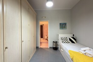 2 bedrooms, bed sheets - Riviera di Chiaia 207 - 1° Piano (Naples)