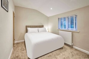 Iron/ironing board, travel cot, WiFi