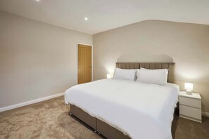 Iron/ironing board, travel cot, WiFi