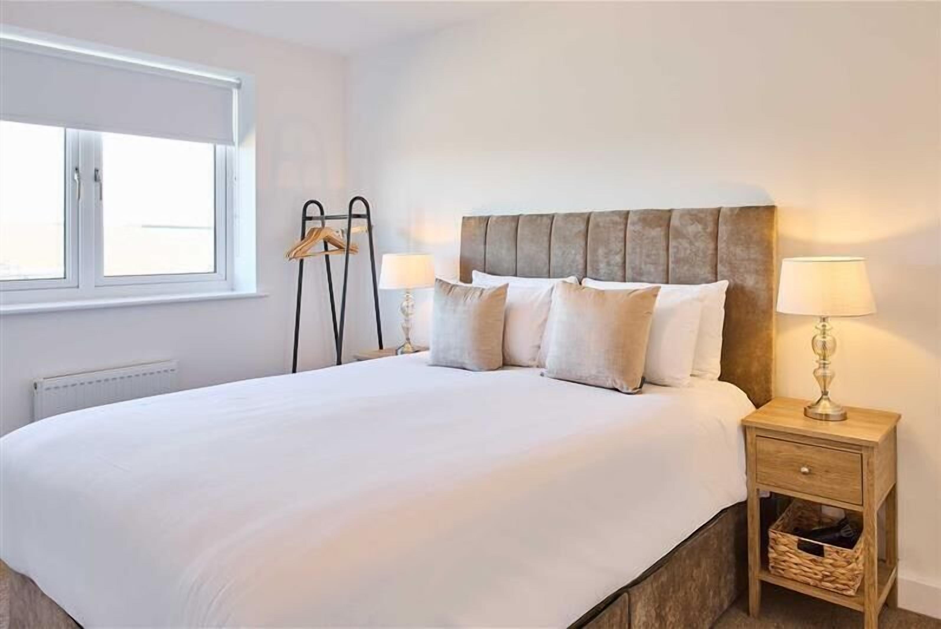 Travel cot, WiFi, bed sheets