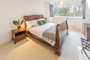 Iron/ironing board, travel crib, WiFi, bed sheets
