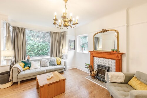 Host & Stay | Combpyne