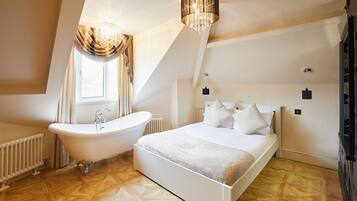 Desk, WiFi, bed sheets