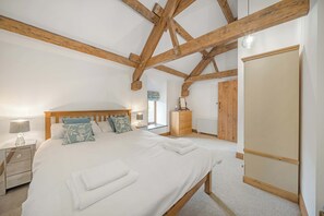 Iron/ironing board, travel cot, WiFi, bed sheets - Host & Stay | The Cart House (Cwmdu)