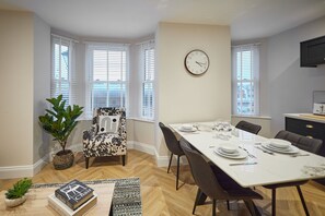 Dining - Host & Stay | Flat 1 @ Temperance House (Saltburn-By-The-Sea)
