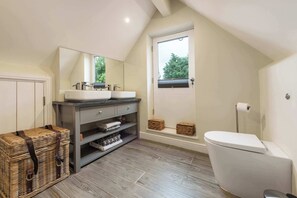 Shower, towels - Host & Stay | Hillhampton Stables (Great Witley)