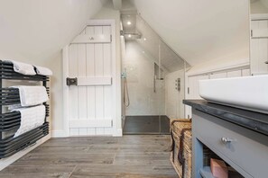 Shower, towels - Host & Stay | Hillhampton Stables (Great Witley)