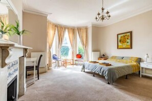 Desk, iron/ironing board, WiFi, bed sheets - Host & Stay | St Georges (Great Yarmouth)