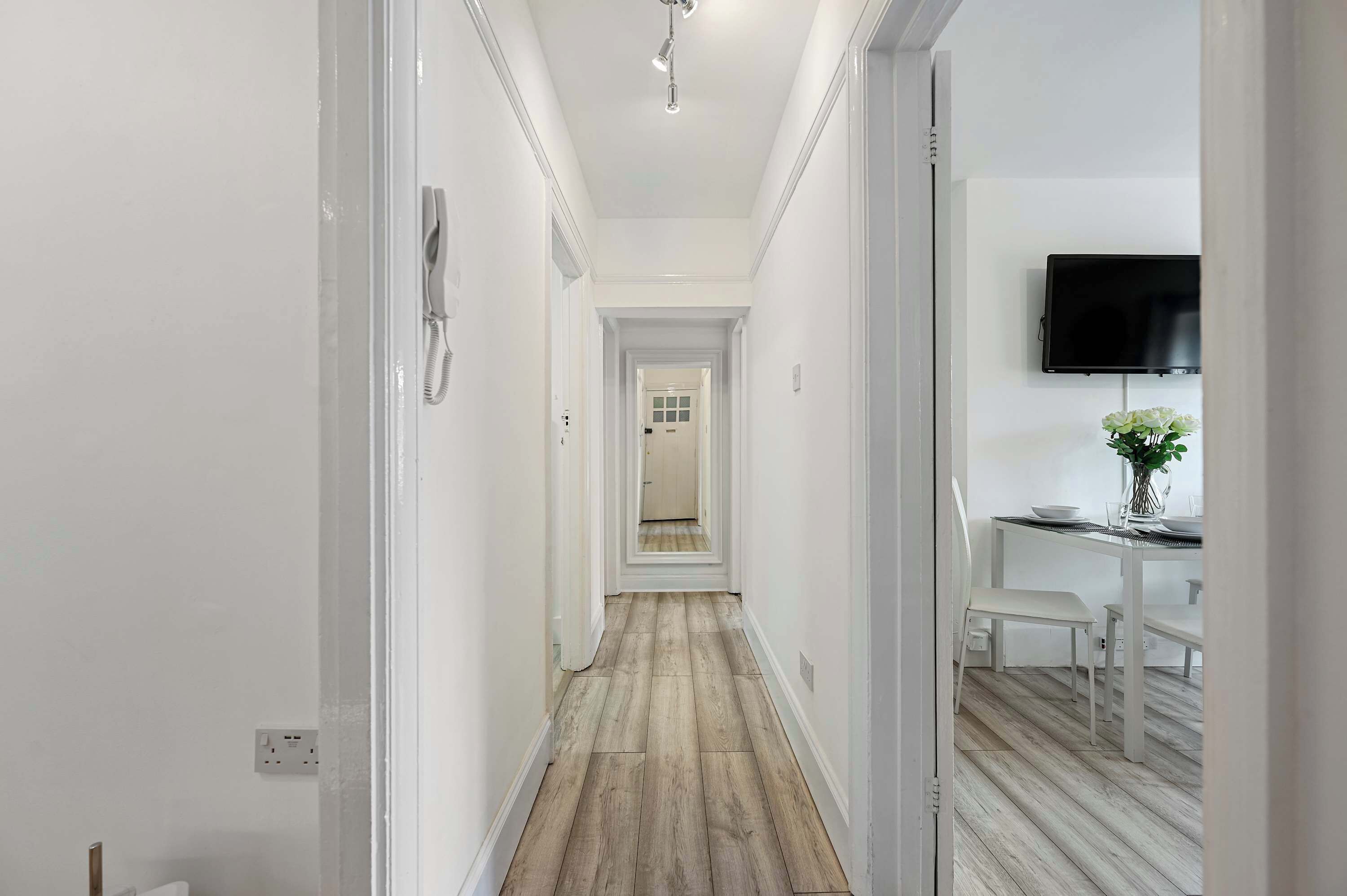York Road Apartment, London - Host & Stay