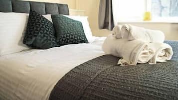 Desk, iron/ironing board, WiFi, bed sheets