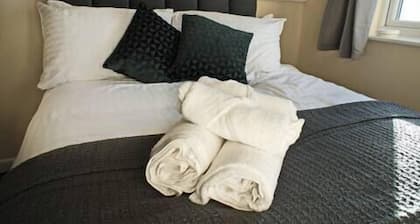 Host & Stay | Clacton Waves