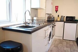Fridge, microwave, oven, stovetop - Host & Stay | Clacton Waves (Clacton-on-Sea)