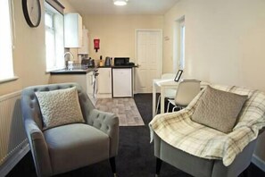 TV, offices - Host & Stay | Clacton Waves (Clacton-on-Sea)