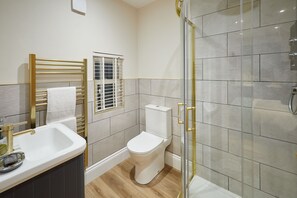 Shower, towels - Host & Stay | Studio @ Temperance House (Saltburn-By-The-Sea)