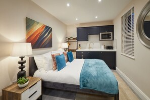 Desk, iron/ironing board, WiFi - Host & Stay | Studio @ Temperance House (Saltburn-By-The-Sea)