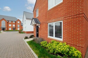Exterior - Host & Stay | Flourishing Court (Canterbury)