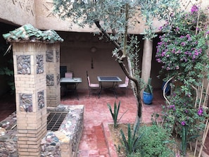 Outdoor dining - Kasbah berbère Ouriz (Drâa-Tafilalet)