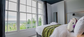 Host & Stay | Foley House Flat