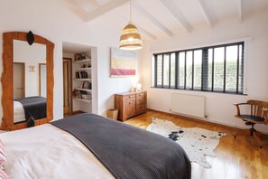 6 bedrooms, iron/ironing board, travel cot, WiFi