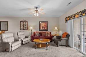 TV - Spacious 2BR Condo - GOLF VIEWS - Pool & Dog OK (Branson)