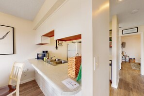 Interior - Romantic 1BR Condo - POOL & Golf - Pointe Royale (Branson)