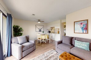 TV, offices - Romantic 1BR Condo - POOL & Golf - Pointe Royale (Branson)