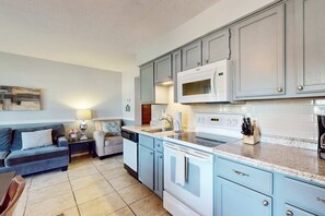 Fridge, microwave, oven, stovetop - POND VIEW - Pet-Friendly 2BR Condo in Branson (Branson)
