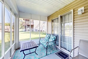Terrace/patio - POND VIEW - Pet-Friendly 2BR Condo in Branson (Branson)