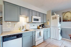 Fridge, microwave, oven, stovetop - POND VIEW - Pet-Friendly 2BR Condo in Branson (Branson)