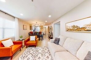TV, fireplace, offices - Serene 2BR Condo - POOL ACCESS - Branson (Branson)
