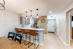 Dining - Serene 2BR Condo - POOL ACCESS - Branson (Branson)