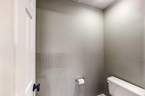 Shower, hair dryer, towels - Inviting 2BR Condo - HOT TUB - Family Pool (Branson)