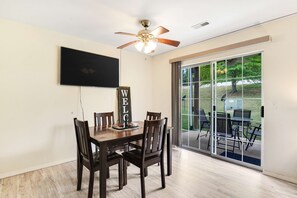 Dining - Cozy 1BR Condo - PET-FRIENDLY - Near the Strip (Branson)