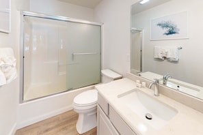 Shower, hair dryer, towels - Waterview Oasis 2BR # Views # Pool & Fireplace (Branson)
