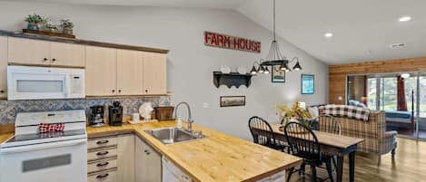 Coffee/tea maker, fridge, microwave, oven