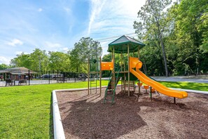 Children’s area - Bold 2BR Condo - PET-FRIENDLY - Loft in Branson (Branson)