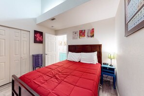 Iron/ironing board, WiFi, bed sheets - Bold 2BR Condo - PET-FRIENDLY - Loft in Branson (Branson)