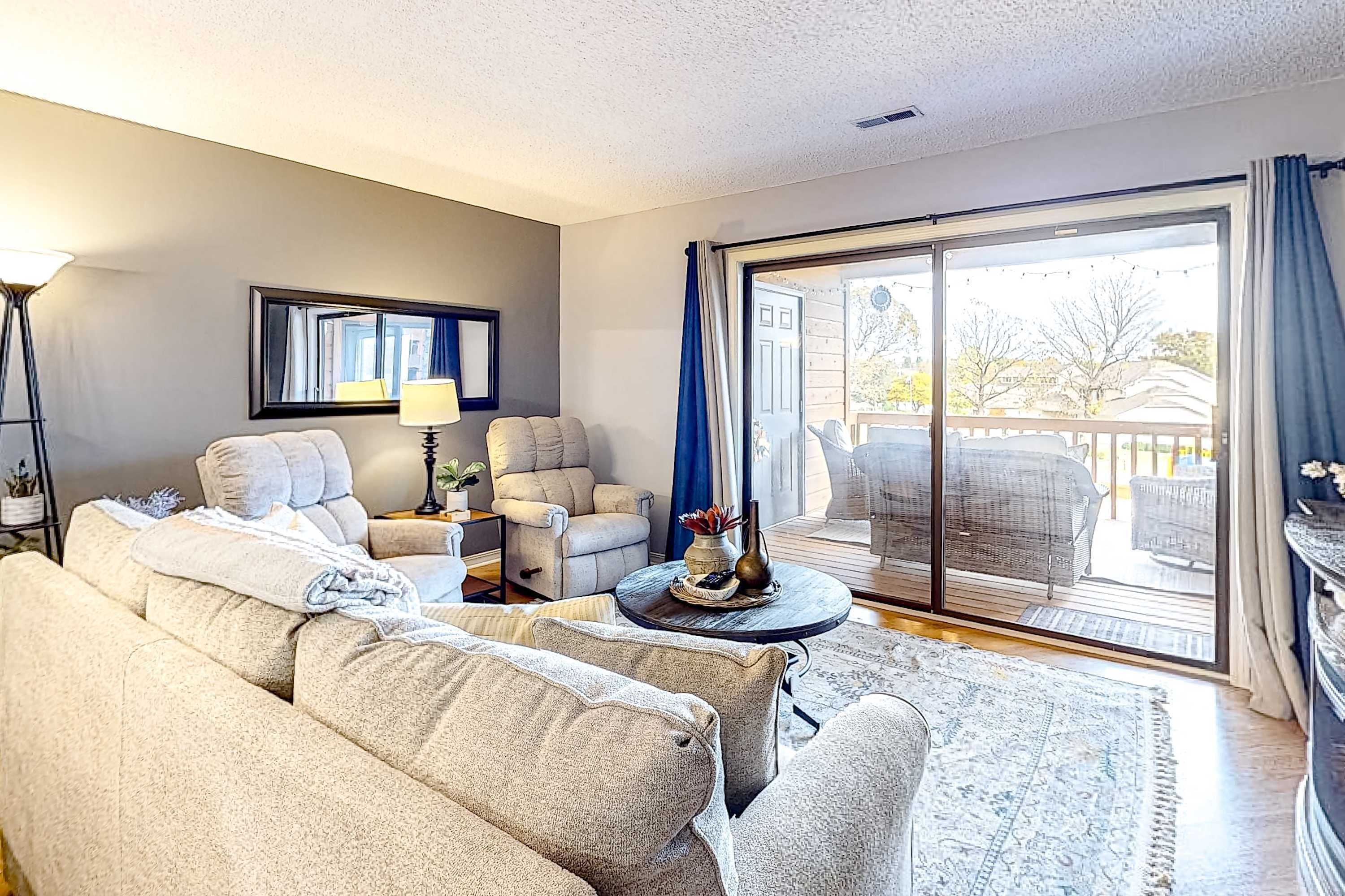 TV, fireplace, offices
