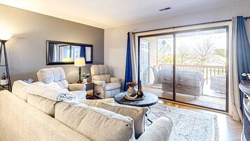 TV, fireplace, offices