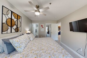 Iron/ironing board, WiFi, bed sheets, wheelchair access - POND VIEWS - Airy 2BR Condo on Ground Floor (Branson)